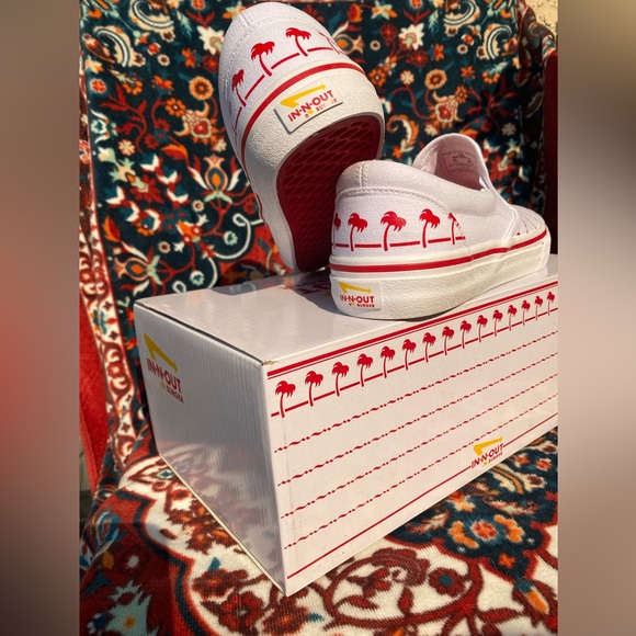 In-in-Out Burger slip on shoes. Women’s 8.5/mens 7 - Picture 2 of 6